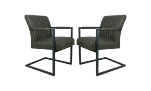 Twee moderne, donkergroene fluwelen stoelen met zwarte metalen frames. De stoelen hebben gewatteerde zittingen en rugleuningen met verticale stiksels en cantilever bases. Ze staan tegenover elkaar en tonen hun strakke, eigentijdse design.
