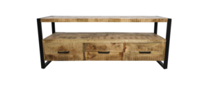 Een houten consoletafel met een metalen frame. Het heeft twee open planken, een boven en een in het midden, met drie even grote laden onderin. Elke lade heeft een donkere handgreep en de tafel heeft een rustieke uitstraling.