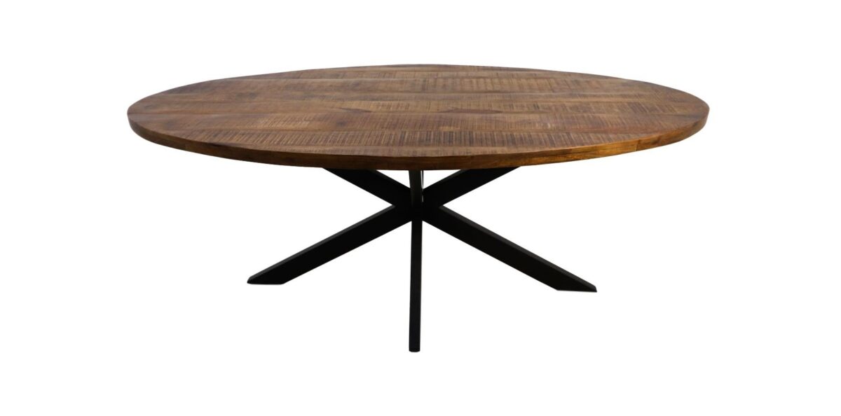 Een ronde houten tafel met een gestructureerd oppervlak, met een minimalistisch ontwerp. De tafel wordt ondersteund door een centrale metalen basis met vier schuine poten die een 'X'-vorm vormen. Het hout heeft een natuurlijke afwerking, waardoor de nerf wordt benadrukt.