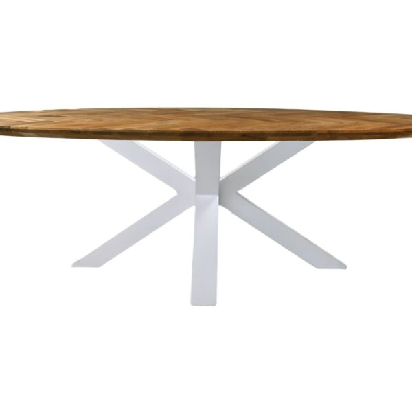 Een ronde houten tafel met een gedetailleerd bovenblad en een witte, kruisvormige voet op een witte achtergrond.