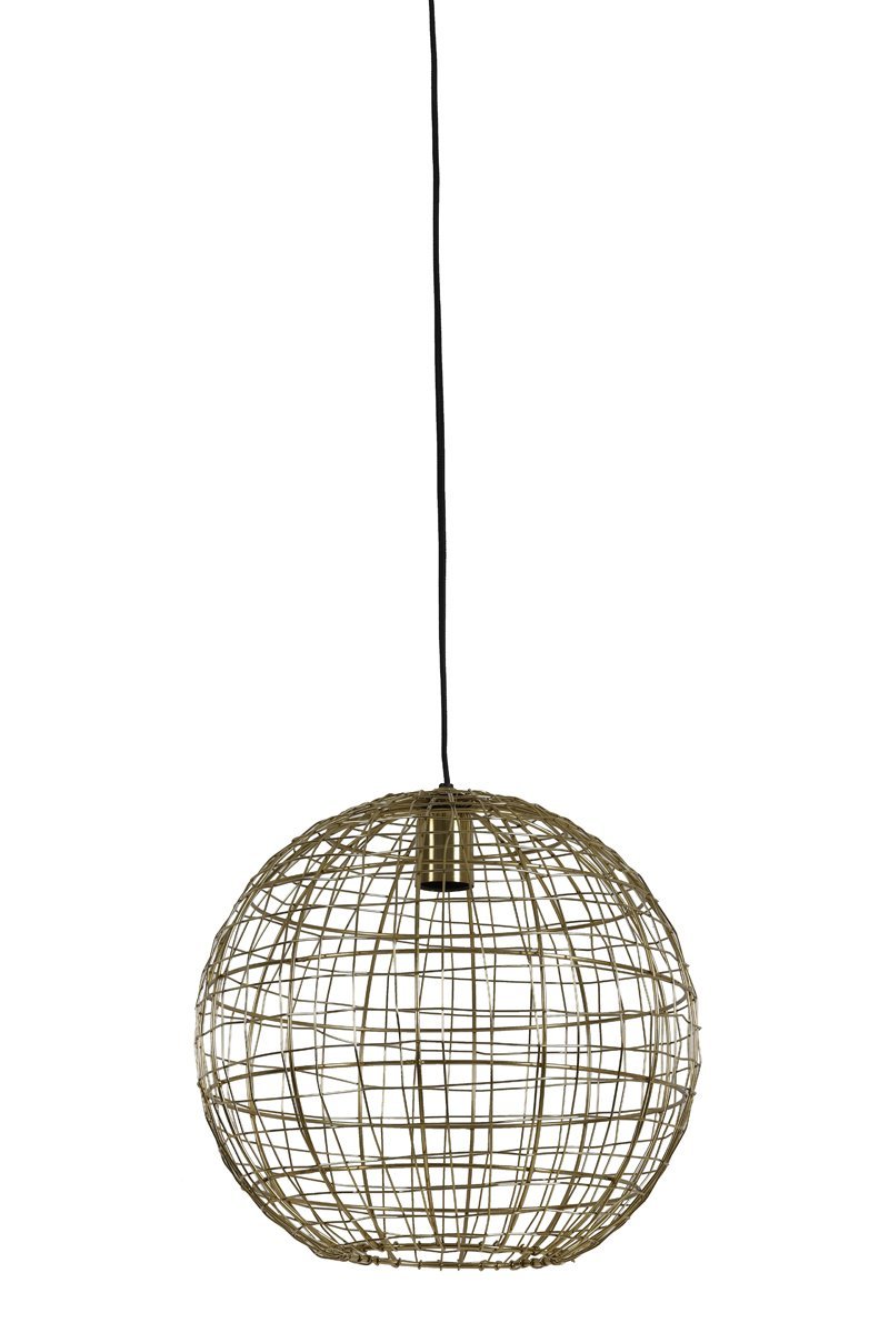 De Hanglamp Mirana - Goud - Ø35cm is een bolvormige hanglamp met een draadframe-ontwerp, hangend aan een zwart snoer tegen een witte achtergrond.