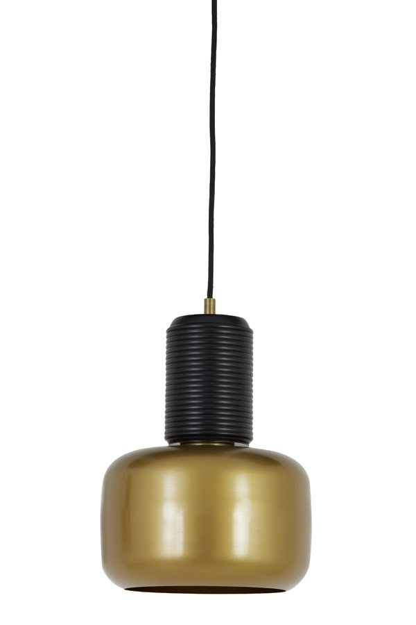 De hanglamp Chania heeft een antiek bronzen, ronde kap en een zwarte geribbelde bovenkant, die aan een zwart snoer hangt tegen een effen witte achtergrond. Diameter: 20 cm.
