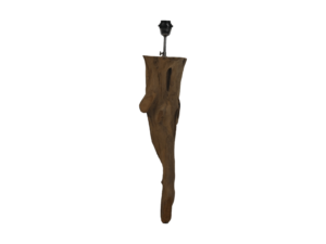 Een houten pootvormige lampenvoet gemaakt van een natuurlijk stuk drijfhout, met een houder voor de lamp aan de bovenkant. Het hout heeft natuurlijke texturen en knopen, wat de rustieke en organische uitstraling benadrukt, afgezet tegen een zwarte achtergrond.