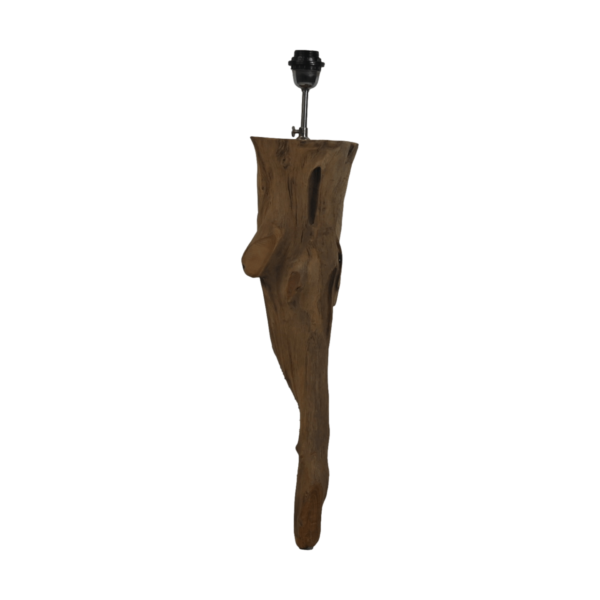 Een houten pootvormige lampenvoet gemaakt van een natuurlijk stuk drijfhout, met een houder voor de lamp aan de bovenkant. Het hout heeft natuurlijke texturen en knopen, wat de rustieke en organische uitstraling benadrukt, afgezet tegen een zwarte achtergrond.