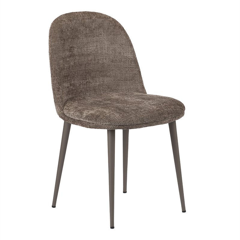 Een bruine gestoffeerde stoel met een ronde rugleuning en vier slanke metalen poten, bekeken vanuit een hoek. De stof heeft een getextureerde uitstraling en de poten zijn metallic grijs.