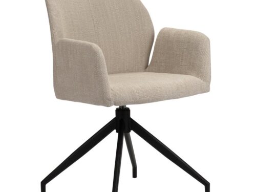 Een beige gestoffeerde draaistoel met een zwarte metalen basis en vier poten. De stoel heeft een mid-century modern design met een gebogen rugleuning en armleuningen.