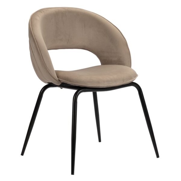 Een moderne stoel met een beige, gebogen rugleuning en zitkussen, ondersteund door vier zwarte metalen poten. Het ontwerp heeft een strakke en minimalistische uitstraling.
