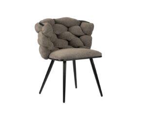 Een moderne stoel met een pluche, geometrisch gepatroneerde rugleuning en zitting, bekleed met een getextureerde grijze stof. Het heeft strakke zwarte poten die taps toelopen in een punt, wat het een eigentijdse en stijlvolle uitstraling geeft.