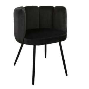 Een moderne stoel met een zwarte, fluweelachtige gestoffeerde zitting en rugleuning. Het heeft een afgerond, wingback-ontwerp en vier slanke, zwarte metalen poten.