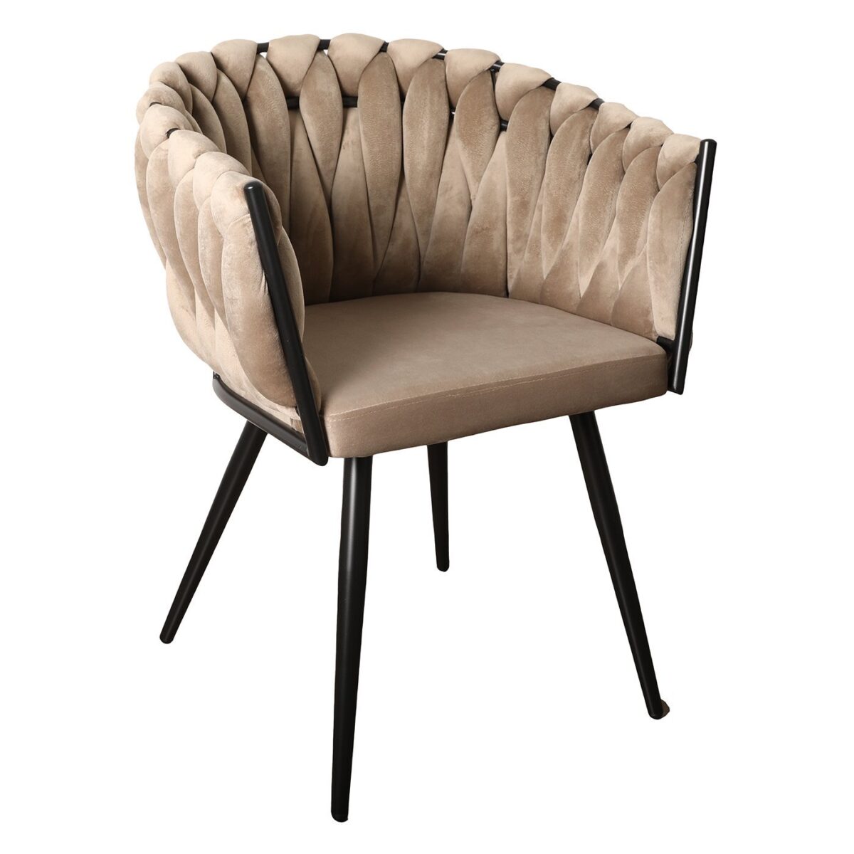 Een stijlvolle stoel met een pluche, gecapitonneerde beige rugleuning en zitting, ondersteund door vier slanke zwarte metalen poten. Het ontwerp is voorzien van verweven stof op de rugleuning, wat een moderne, elegante uitstraling creëert.