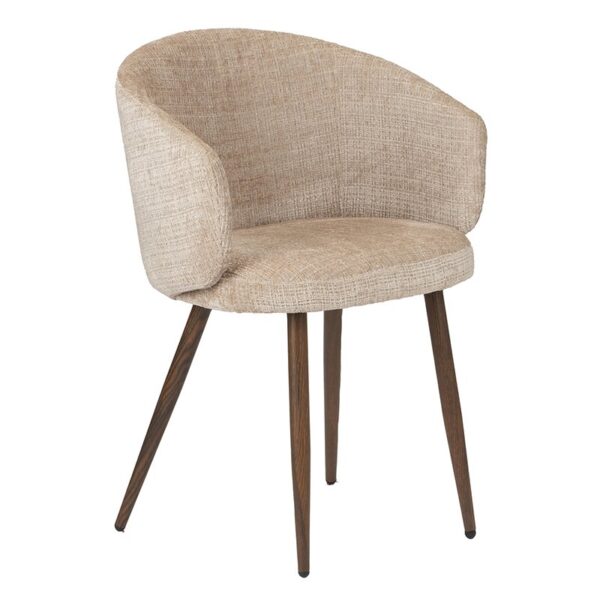 Een moderne eetkamerstoel met een gebogen rugleuning en zitting bekleed met beige stof. Het heeft vier taps toelopende houten poten met een donkere afwerking.