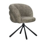 Een moderne stoel met een getextureerde grijze stoffen bekleding, met een ronde rugleuning en een gewatteerde zitting. Het heeft een unieke driepotige zwarte metalen basis.