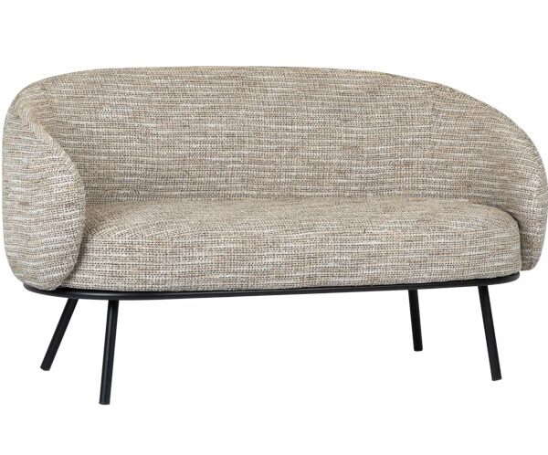 Een moderne loveseat met een beige, getextureerde stof. Het heeft een afgeronde rug en armleuningen, ondersteund door vier slanke zwarte poten. Het ontwerp is minimalistisch en eigentijds, geschikt voor een stijlvolle leefruimte.