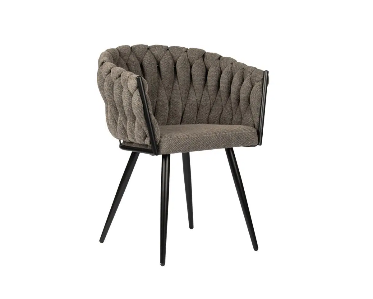 Grijs gestoffeerde stoel met een gecapitonneerde rugleuning en een gladde kussenzitting. Het heeft vier slanke zwarte poten en een rond ontwerp, dat hedendaagse en klassieke stijlen combineert, tegen een effen witte achtergrond.