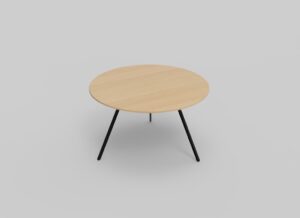 Een ronde houten tafel met een lichte houtafwerking wordt getoond tegen een effen grijze achtergrond. De tafel heeft vier slanke zwarte poten, wat hem een minimalistische en moderne uitstraling geeft.