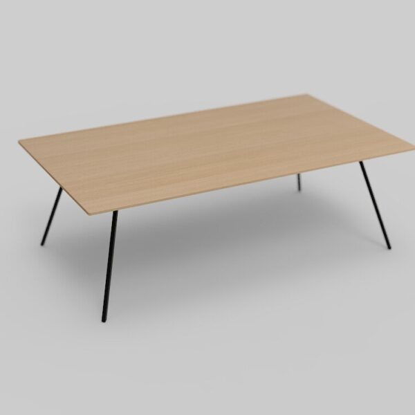 Een minimalistische rechthoekige houten tafel met dunne, zwarte metalen poten, tegen een effen witte achtergrond.