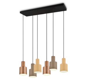 Een moderne hanglamp met zes cilindrische kappen in verschillende aardtinten, opgehangen aan een zwarte rechthoekige basis met zwarte snoeren.