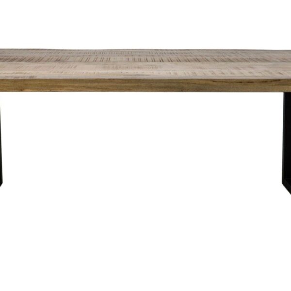 Een rechthoekige houten tafel met een natuurlijke afwerking en zwarte metalen poten, van voren gezien tegen een witte achtergrond.
