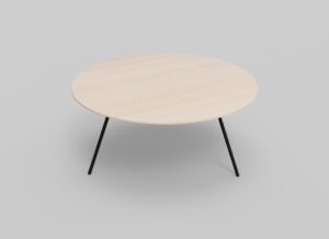 Een minimalistische ronde houten tafel met een lichte afwerking, voorzien van drie zwarte metalen poten, tegen een effen grijze achtergrond.