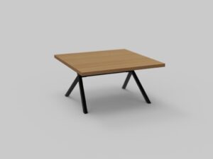 Een vierkante salontafel van hout met een lichtbruine afwerking en zwarte metalen poten, gerangschikt in een A-vorm, tegen een effen grijze achtergrond.