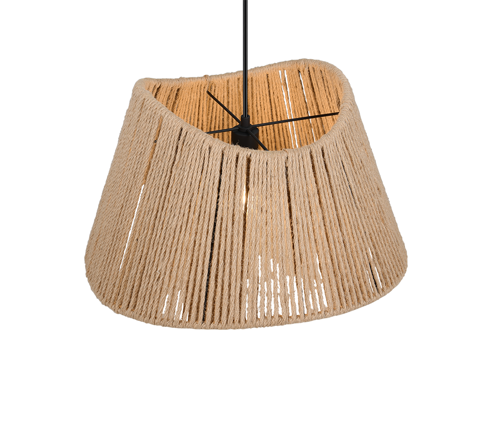 Een hanglamp met een geweven touwlampenkap hangt aan een zwart snoer. De kap heeft een onregelmatige vorm, wat een rustieke uitstraling creëert. Een zichtbare gloeilamp is zichtbaar binnenin, die warm licht werpt. Het ontwerp is eenvoudig en natuurlijk.