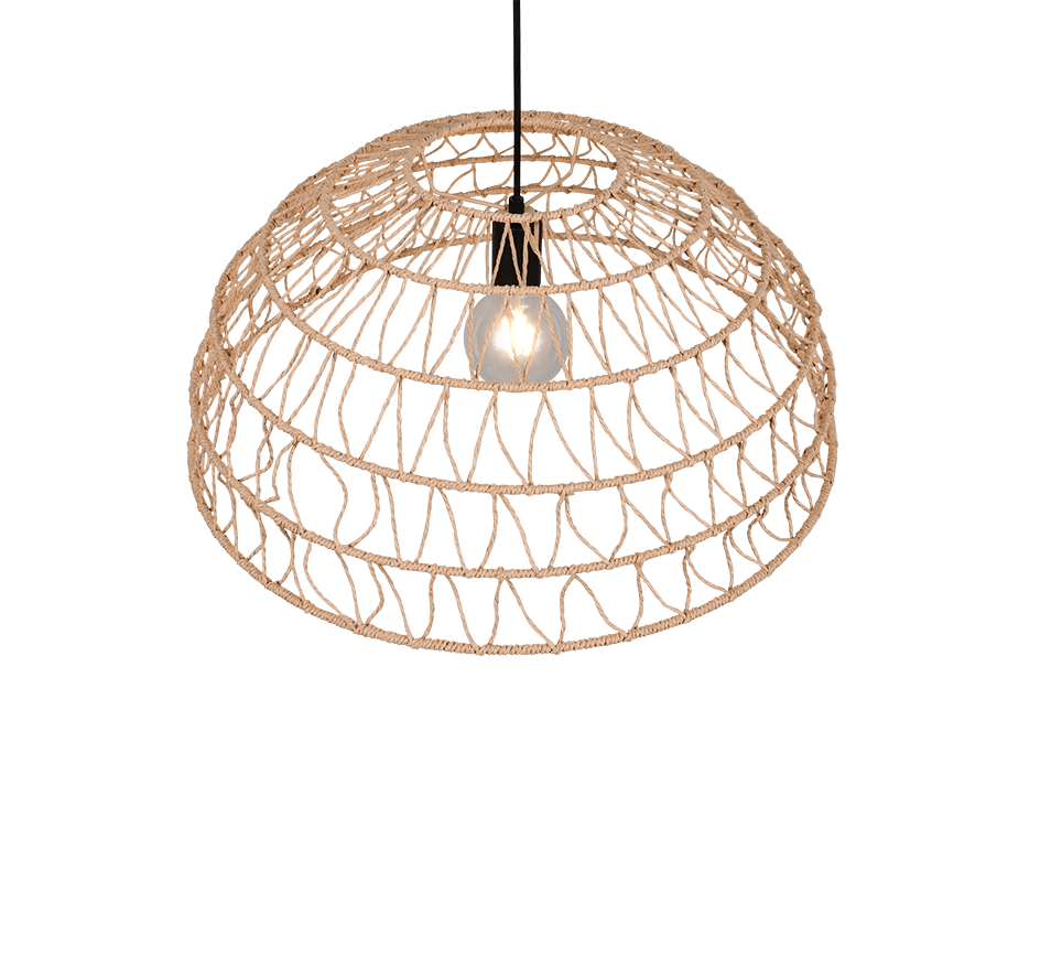 Een koepelvormige hanglamp met een kap van gevlochten rotan en een zichtbare gloeilamp hangt aan een zwart snoer en verspreidt een warm licht.