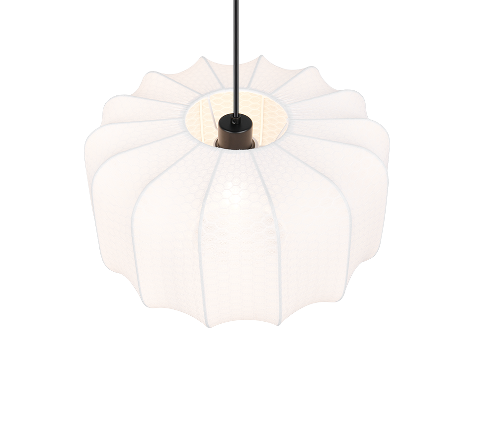 Een moderne, witte hanglamp met een hexagonaal patroon, met een zacht gebogen ontwerp dat lijkt op een bloemblaadjes arrangement. Het hangt aan een zwart snoer en heeft een transparante kap die het licht gelijkmatig verspreidt.