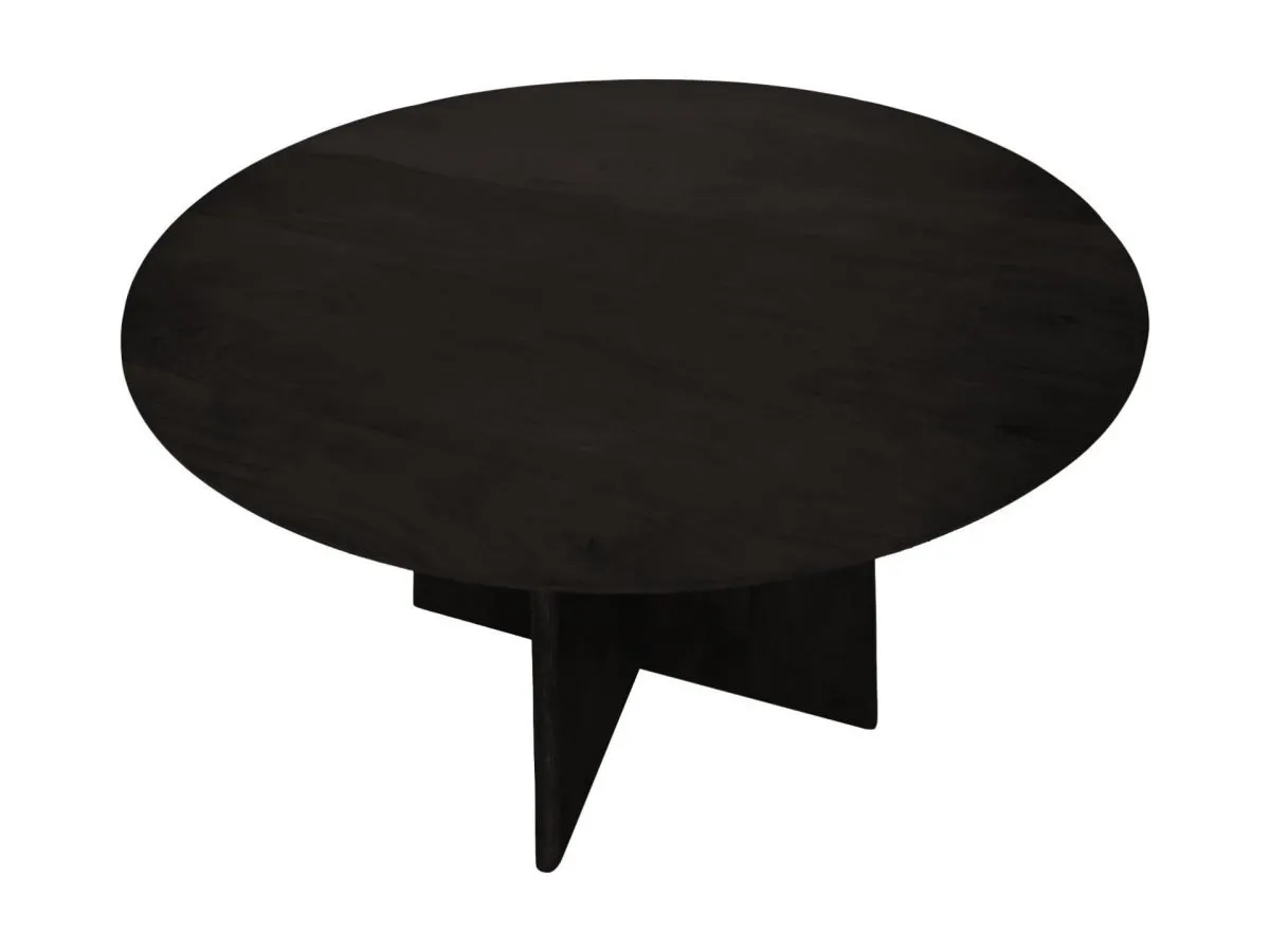 Een ronde, zwarte salontafel met een minimalistisch design. Het heeft een plat bovenblad en een moderne, kruisvormige basis. Het oppervlak van de tafel ziet er glad uit en de algehele look is strak en eigentijds.