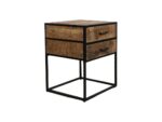 Een klein houten bijzettafeltje met twee lades met zwarte metalen handgrepen en een zwart metalen frame. Het hout heeft een rustieke, natuurlijke afwerking en het algehele ontwerp is minimalistisch en modern.