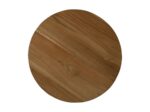 Een rond, plat houten oppervlak met een gladde afwerking en zichtbare natuurlijke nerfpatronen. Het hout is lichtbruin met subtiele variaties in toon, wat een eenvoudig en rustiek uiterlijk laat zien.