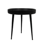 Een zwarte, ronde bijzettafel met drie slanke poten. Het tafelblad is iets verzonken, waardoor een ondiep schotelvormig oppervlak ontstaat. Het ontwerp is minimalistisch en modern.