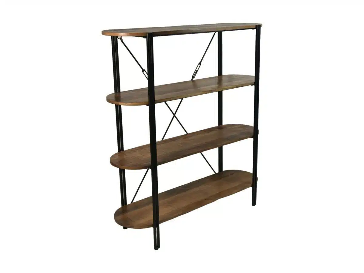 Een houten stellingkast met vier planken en een metalen frame. De planken zijn karamelbruin, met afgeronde randen, en het frame is zwart. De kast heeft dwarsbalken voor ondersteuning aan de achterkant.