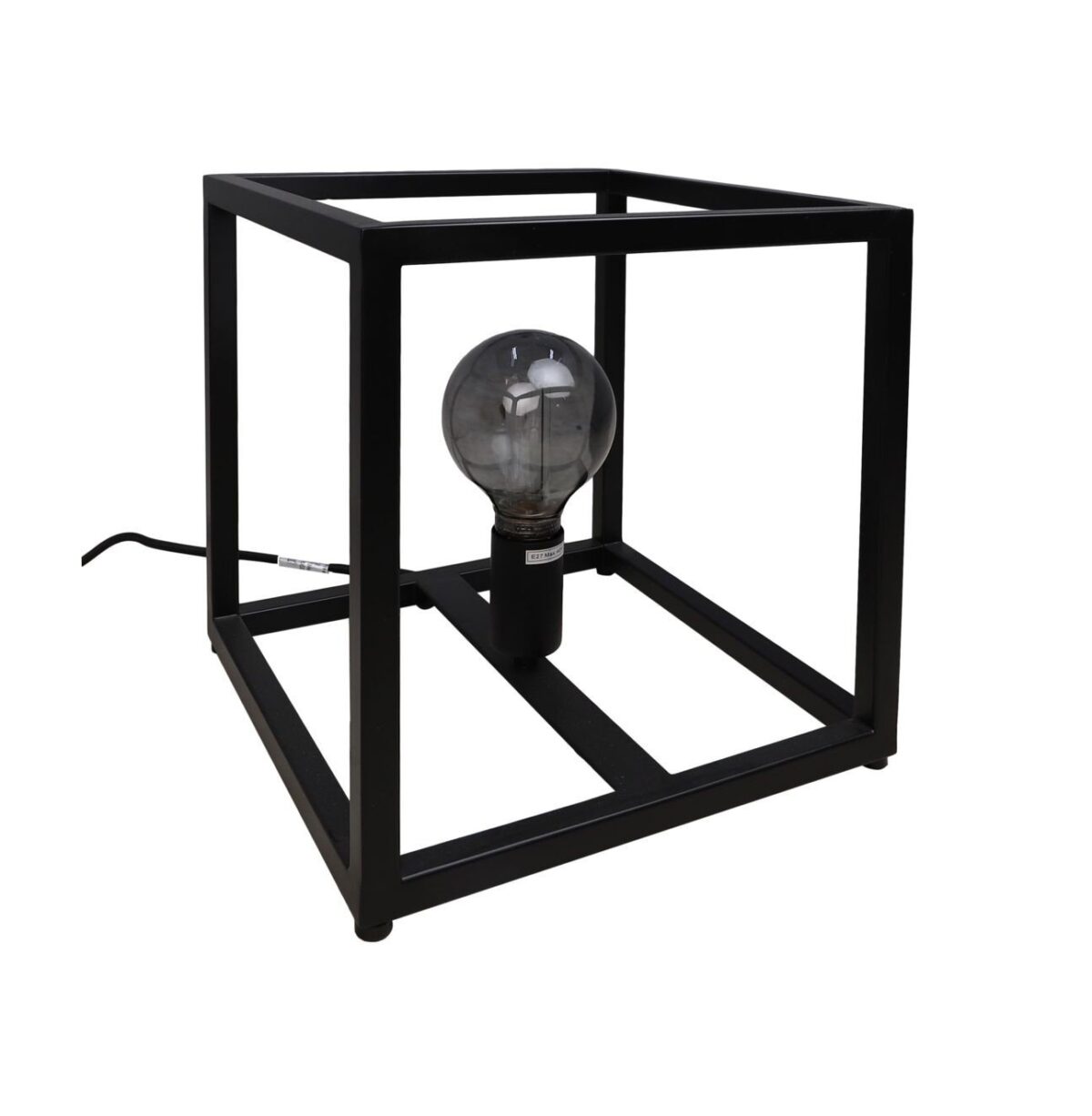 Een moderne tafellamp met een minimalistisch design, met een kale lamp die in het midden van een open zwart kubusframe hangt. Het snoer loopt vanaf de achterkant.