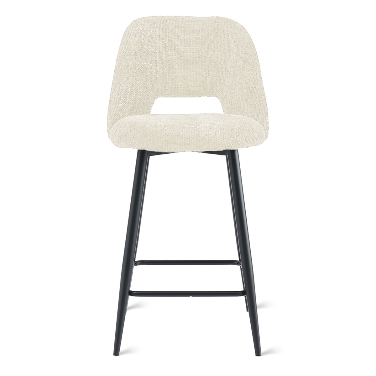 Een moderne barkruk met een licht crèmekleurige gestoffeerde zitting en rugleuning. Het heeft een strak zwart metalen frame met een voetenbankje en vier poten. Het ontwerp is minimalistisch en eigentijds.