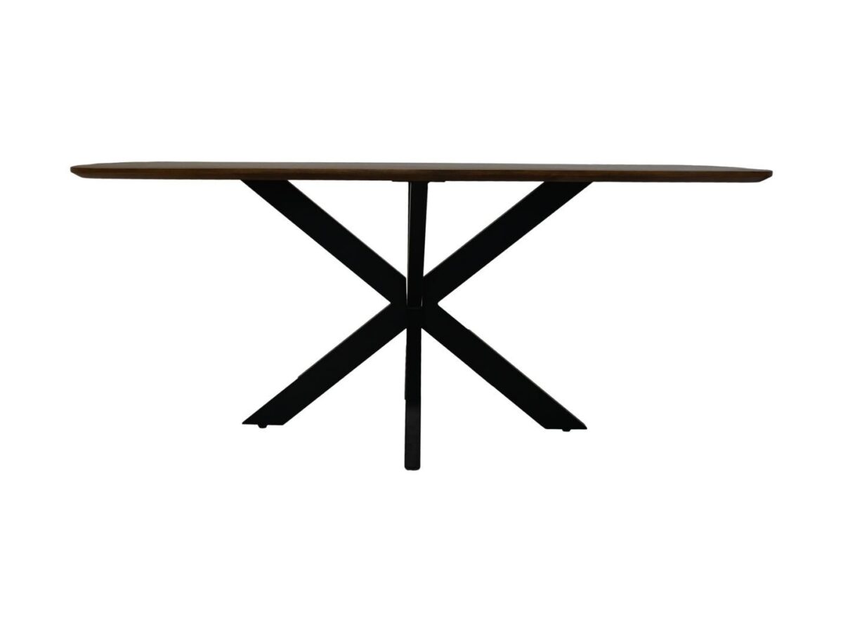 Een ronde houten tafel met een donkerbruin blad en zwarte metalen kruisvormige poten, gezien vanaf de zijkant tegen een witte achtergrond.