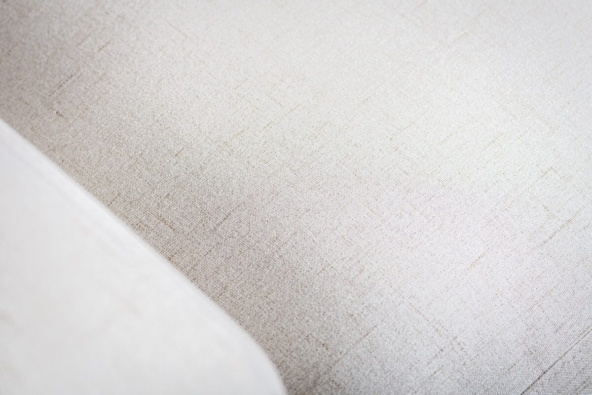 Close-up van de 3 zits bank CL L+R in Valente V920 naturel stof, met de nadruk op de lichtbeige kleur, het subtiele structuurpatroon en de fijn geweven details voor een zachte, neutrale look.