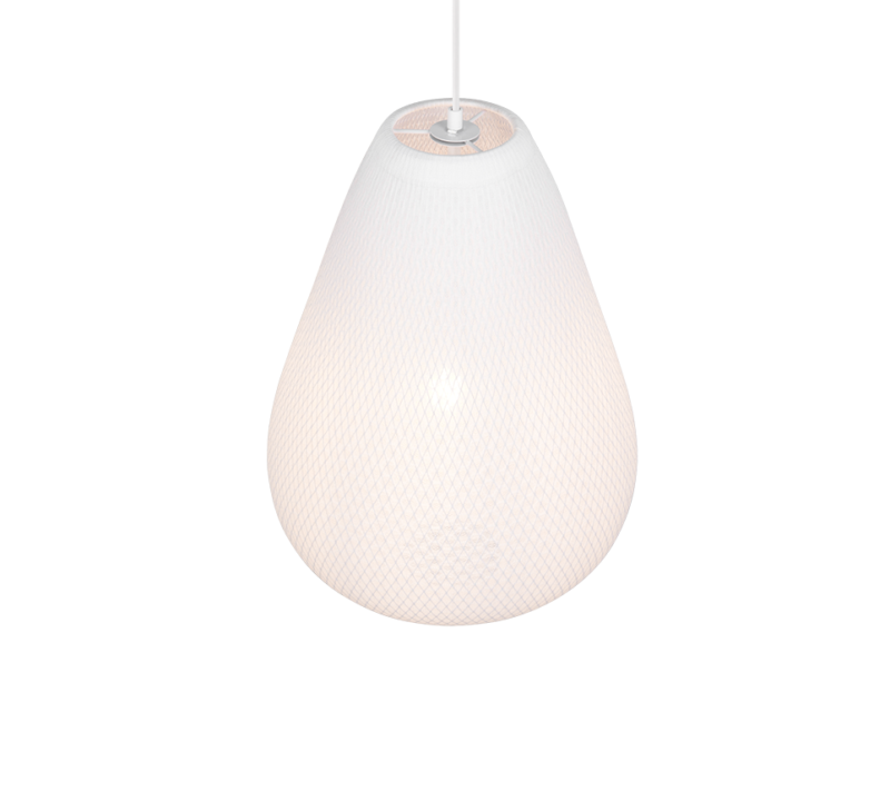 Een witte, kegelvormige hanglamp met een gestructureerd oppervlak hangt aan een wit snoer tegen een witte achtergrond.
