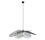 Een moderne hanglamp met overlappende, bloemblaadjesvormige metalen gaaspanelen rondom een enkele zichtbare lamp. Het hangt aan een zwarte staaf, wat een eigentijdse en artistieke uitstraling creëert.