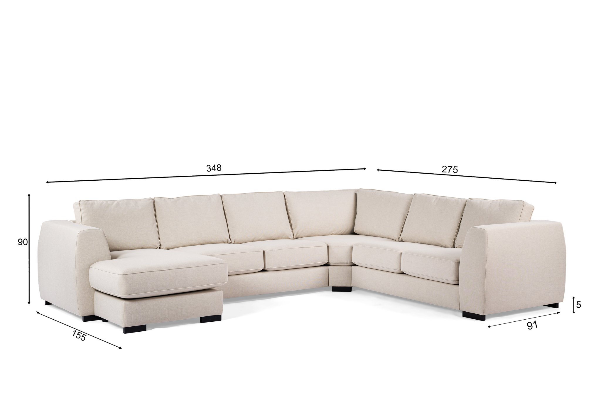 Een beige L-vormige sectionele bank met een chaise longue aan de linkerkant. Het heeft zes rugkussens en brede armleuningen. Afmetingen zijn gelabeld in centimeters: 348, 275, 90, 155, 91. De bank heeft donkere houten poten.