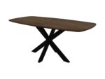 Een houten tafel met een donker, rechthoekig blad en afgeronde randen. Het heeft een moderne, hoekige zwarte metalen basis met gekruiste poten, wat zorgt voor een eigentijds design.