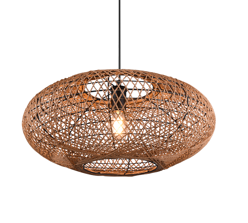 Een geweven, koepelvormige hanglamp met een ingewikkeld patroon hangt aan een zwart snoer. Het omhult een enkele gloeiende lamp, wat een warme en uitnodigende ambiance creëert.