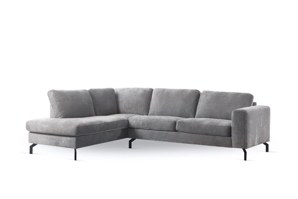 3 zits hoek links in stof Perfect Harmony 82, kleur R311 grijs, met vier zit- en vier rugkussens en slanke zwarte metalen poten, afgebeeld tegen een witte achtergrond.