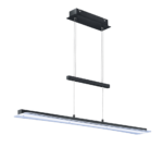 Een moderne, rechthoekige zwarte hanglamp met LED-verlichting. Het heeft een slank, langwerpig ontwerp dat aan twee metalen staven hangt die aan een plafondbevestiging zijn bevestigd.