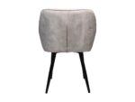 Een beige, gestoffeerde stoel met zwarte metalen poten is van achteren te zien. De stoel heeft een strak, minimalistisch design met een subtiele verticale naad die over de rugleuning loopt.