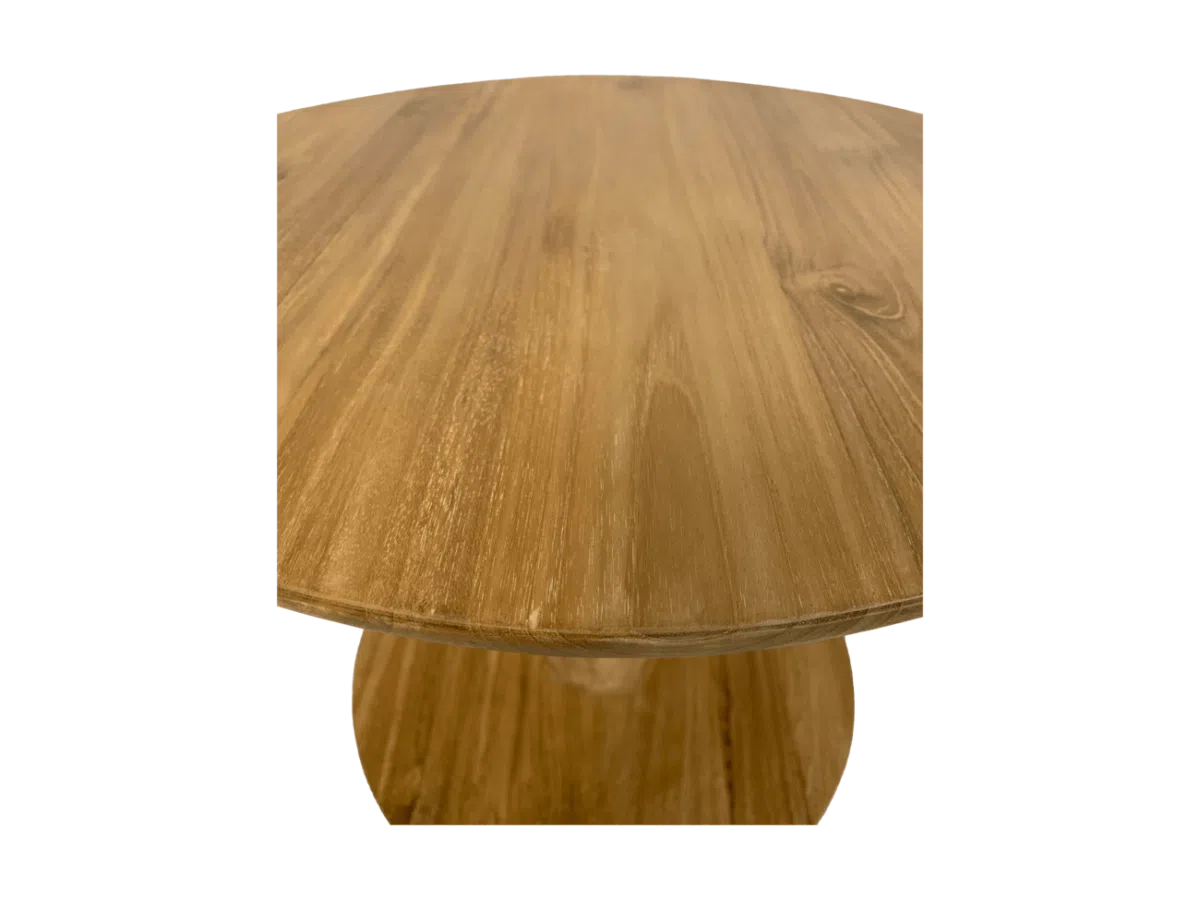 Houten tafel van bovenaf bekeken, waarbij de nerf en gladde afwerking van het lichtbruine hout zichtbaar zijn. De tafel heeft een afgeronde rand en een dikke, stevige basis.