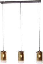 Drie hanglampen met cilindrische amberkleurige glazen kappen hangen aan een horizontale metalen balk. De snoeren zijn zwart en elke lamp is gelijkmatig verdeeld, wat zorgt voor een moderne en strakke uitstraling.
