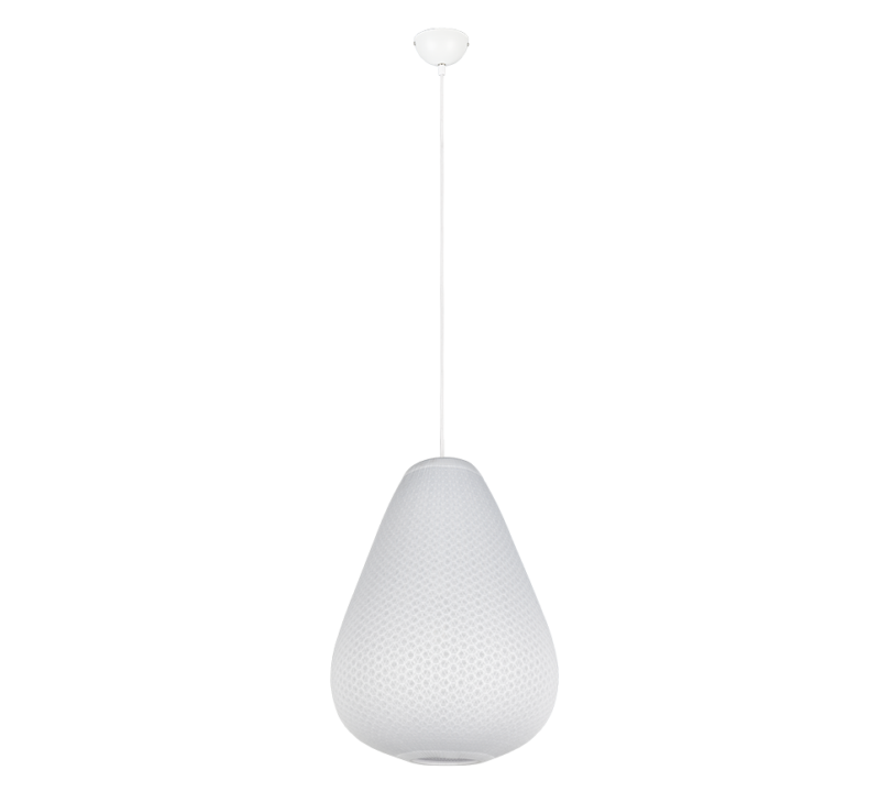 Een moderne hanglamp met een getextureerde, druppelvormige witte lampenkap. Hij hangt aan een wit snoer dat aan het plafond is bevestigd.