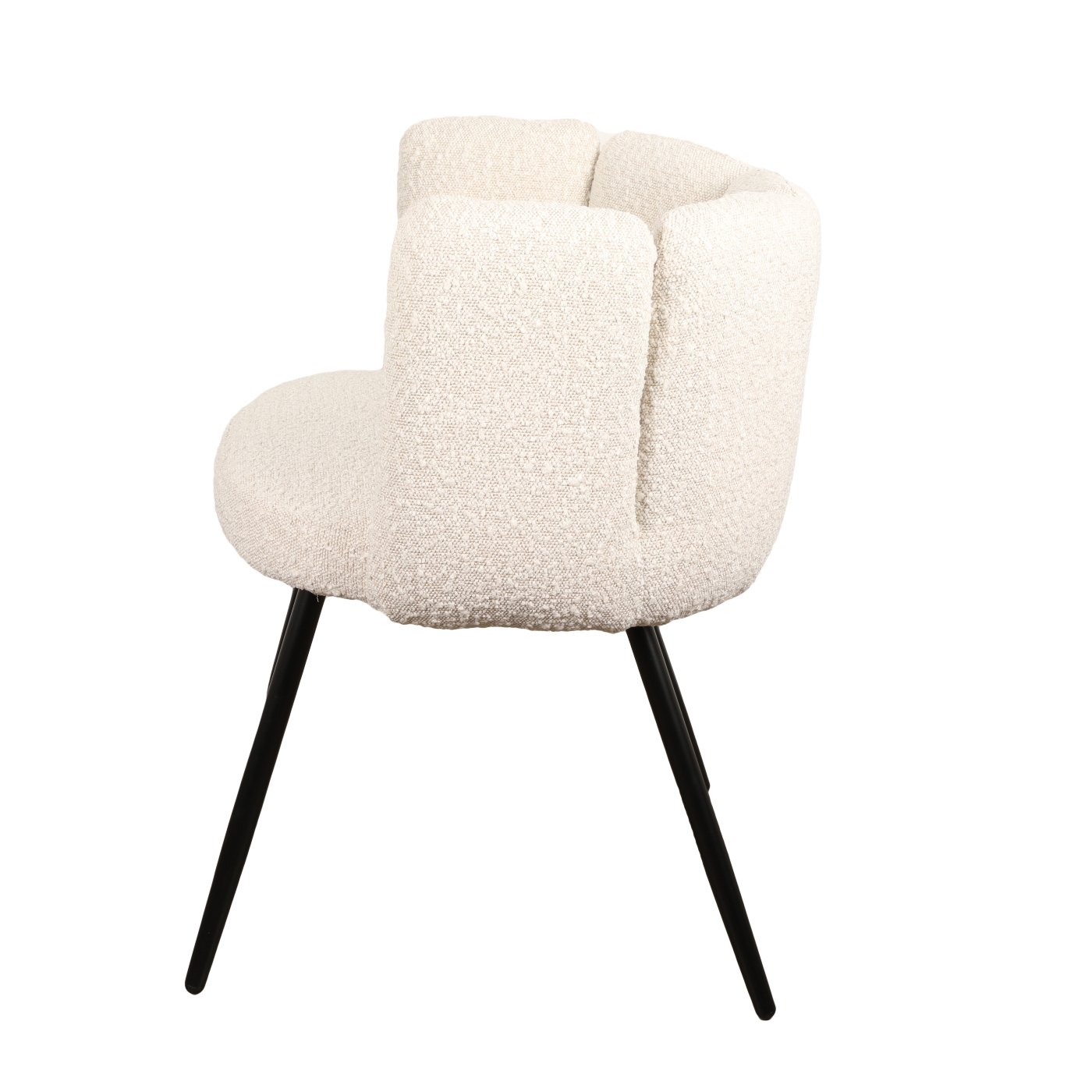 Een moderne, witte stoel met een ronde rugleuning en een zitting op vier strakke zwarte poten, gezien vanaf de zijkant.