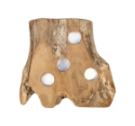 Een houten stronk met vier ronde metalen studs erin verwerkt, gelijkmatig verdeeld. Het hout heeft een natuurlijke, onafgewerkte uitstraling, waarbij de nerf en textuur zichtbaar zijn. De achtergrond is wit.
