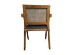 Een houten stoel met een gevlochten rotan rugleuning en een houtskoolkleurige zitting, van achteren bekeken. De stoel heeft een minimalistisch design met rechte poten en een natuurlijke houtfinish.